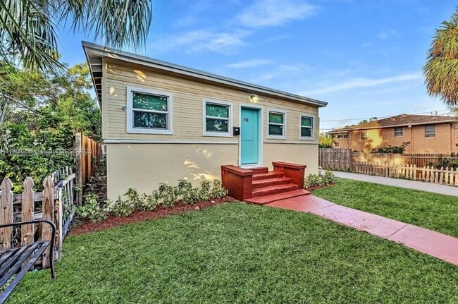 Building Photo - 719 9th St Rental