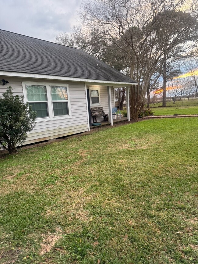 Photo - 2328 Shanks Rd