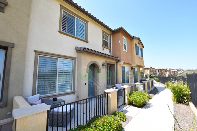 Chula Vista, Seaview Terrace Community | C... - Chula Vista, Seaview Terrace Community | C... Casa Adosada