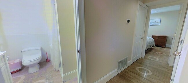 Photo - 74 Georgia St