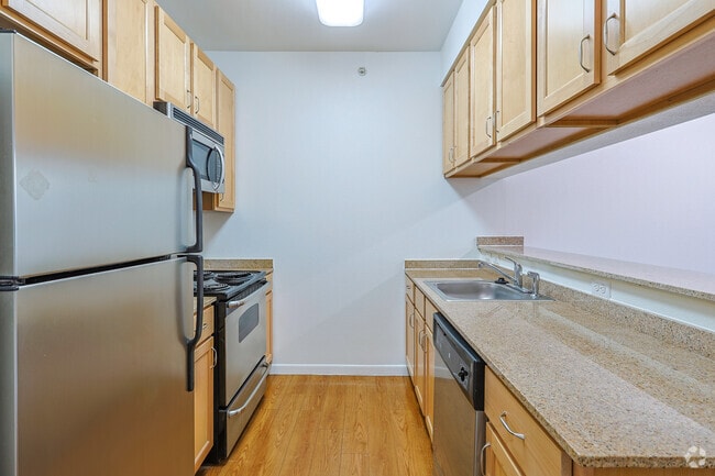 1BR, 1BA - 751SF - Kitchen