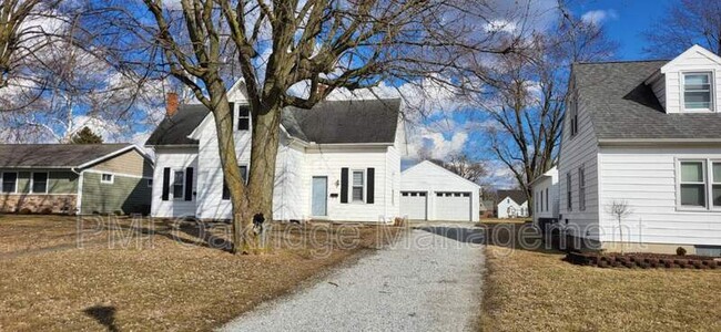 Photo - 124 S Frankfort St House