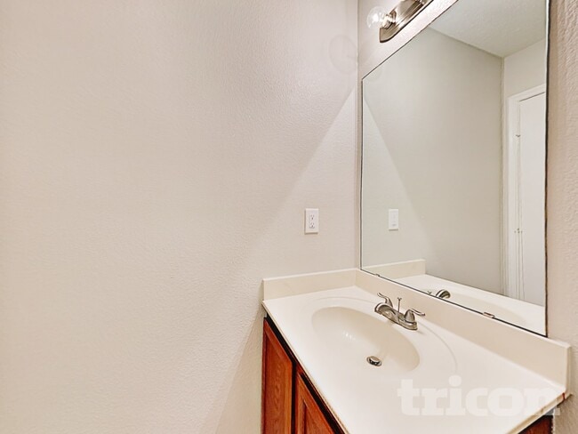 Photo - 128 Richh St