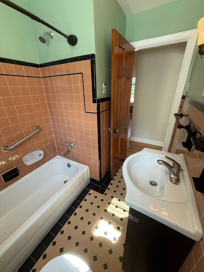 Photo - 408-410-410 S 24th St