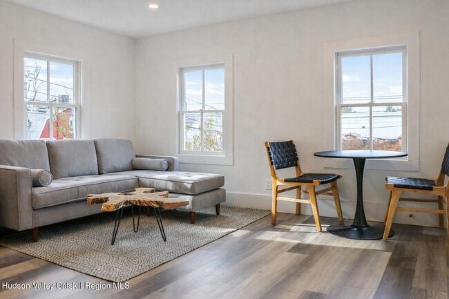 Photo - 18 Rock City Rd