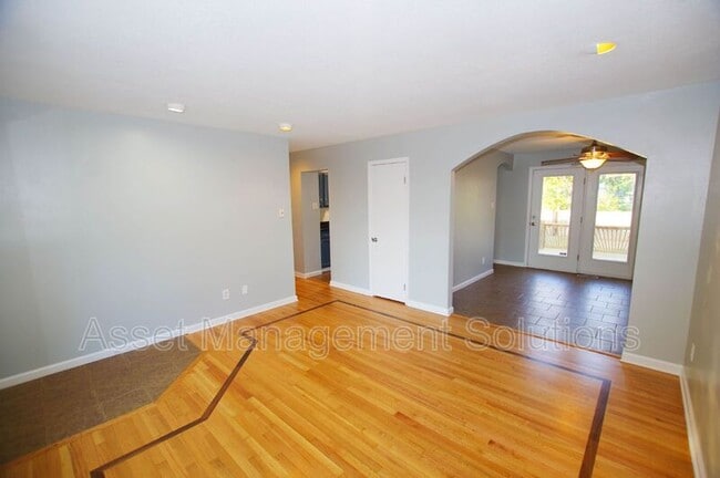 Photo - 723 Riderwood Dr