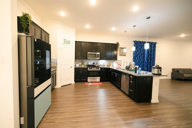 Photo - 1008 Old Vine Rd