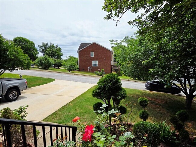1140 Foxcroft Dr