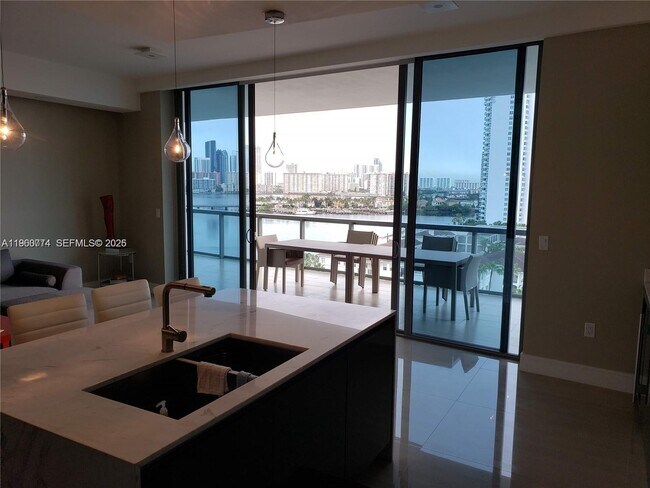 Photo - 3250 NE 188th St Unit 906