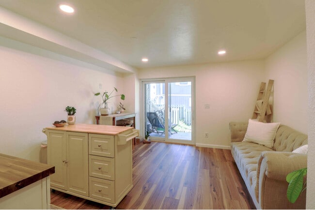 Photo - 2080 Oakcrest Cir