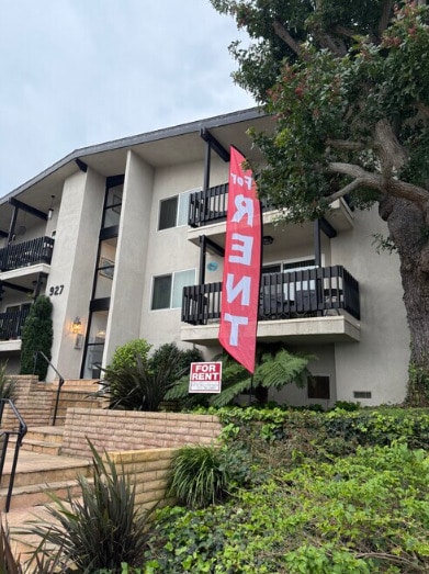 Building Photo - 927 W 19th St