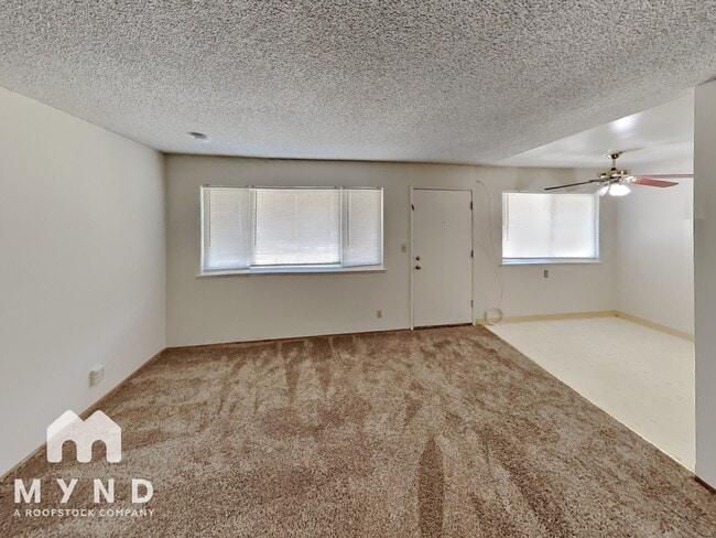 Building Photo - 870 Burbank Dr Rental