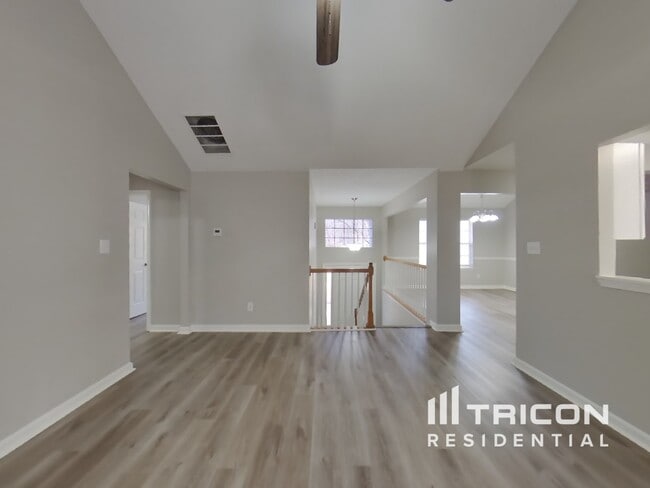 Photo - 65 Applewood Cir