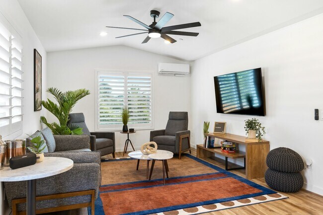 663 S Tulip St Unidad 1