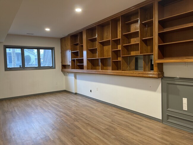 Photo - 194 Christina St S Unit 4