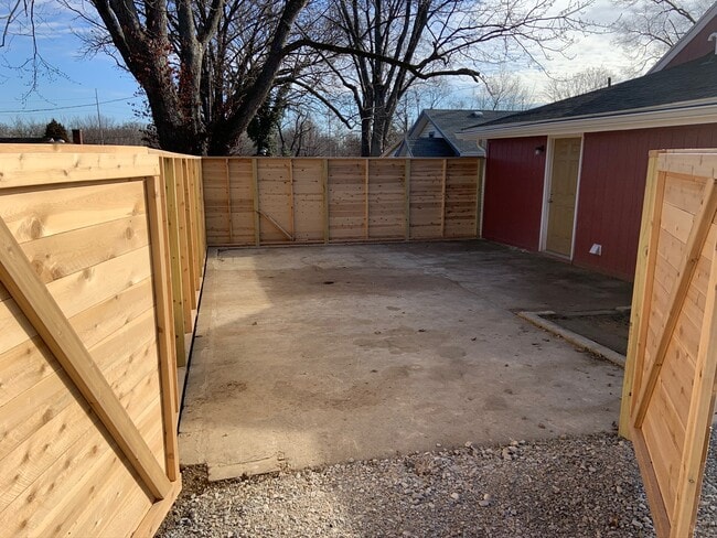 Photo - 409 Samuel Moore Pkwy