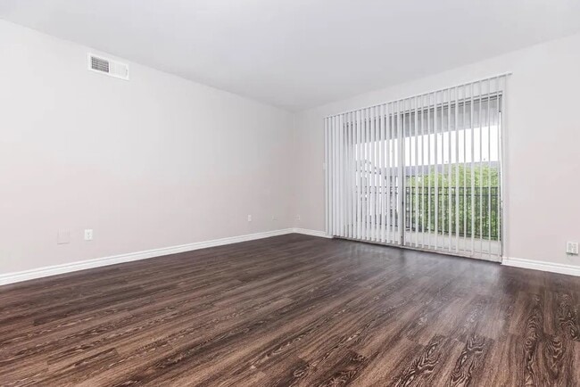 Building Photo - 4400 Memorial Dr Unit 32-2236