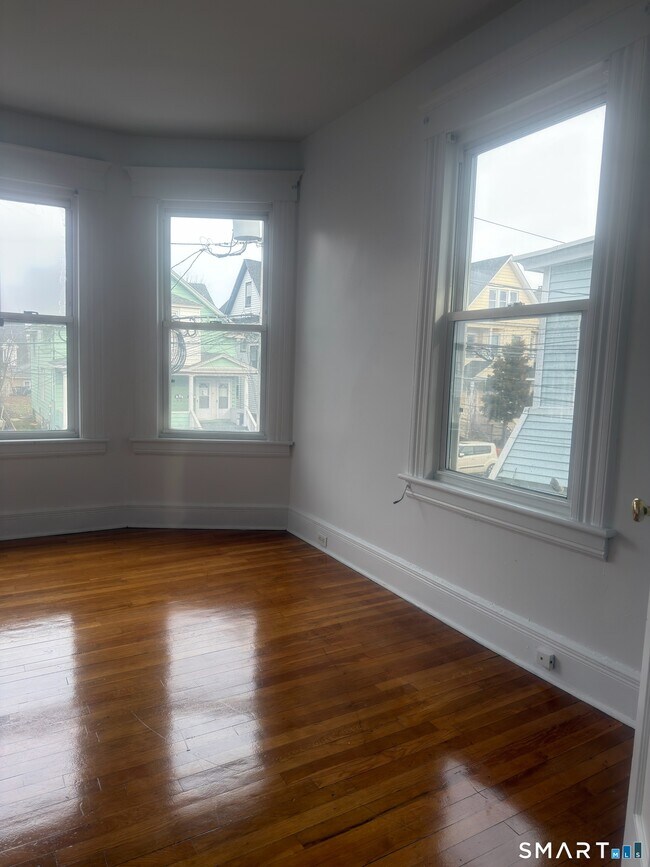 Photo - 831-833-833 William St Unit 2