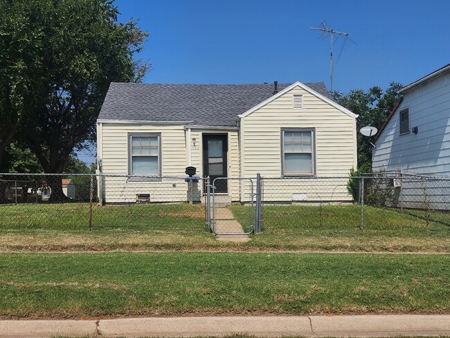 Building Photo - 422 W Poplar Ave Rental