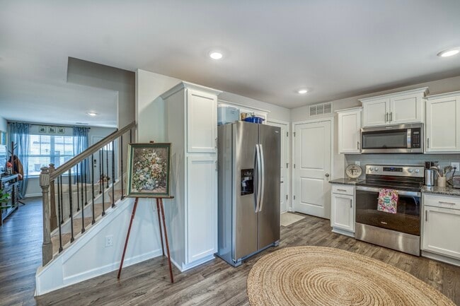 Photo - 8 Chambers Garden Dr