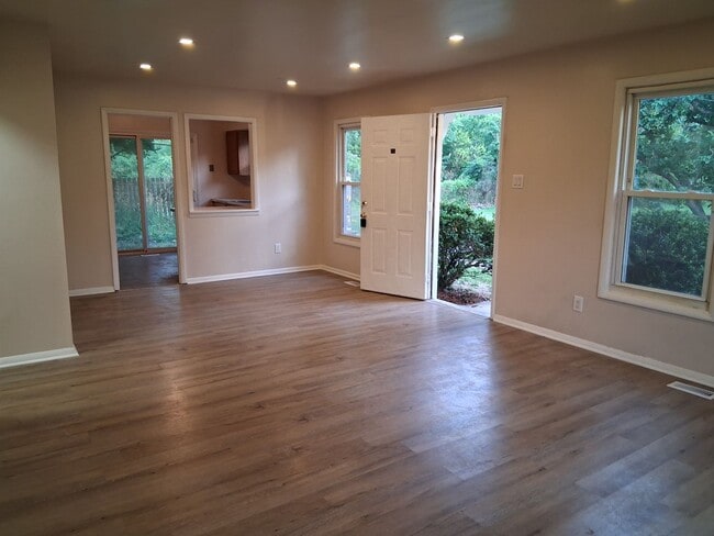 Photo - SINGLE HOUSE FOR RENT $2000