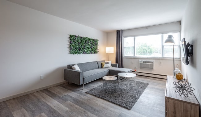 Photo - 2867 S Kinnickinnic