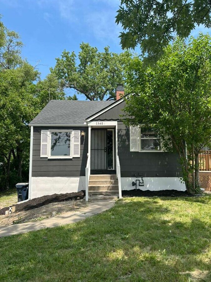 Spacious 4BR with Private Parking, Large Yard & Primary Suite - Spacious 4BR with Private Parking, Large Yard & Primary Suite