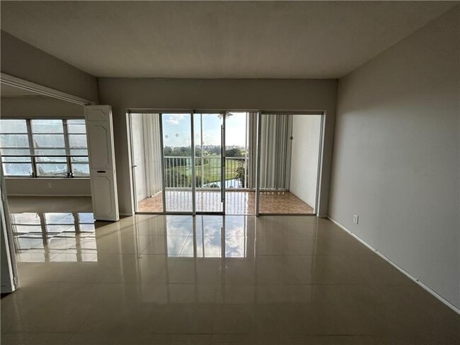 Building Photo - 3300 N Palm Aire Dr Unit 808 Rental