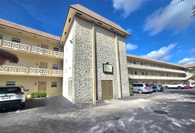 Building Photo - 3531 NW 50th Ave Unit 609