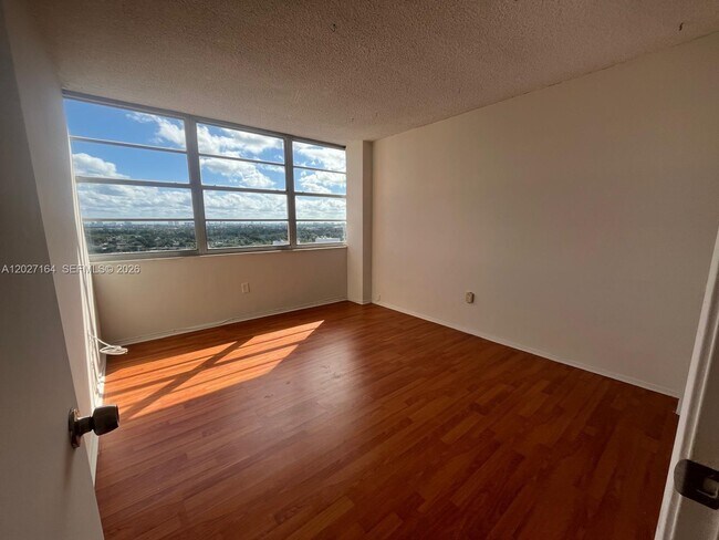 Photo - 1351 NE Miami Gardens Dr Unit 1625E