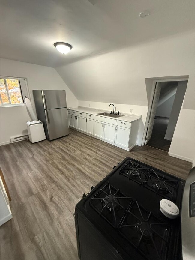 Building Photo - 1359 Oakes St