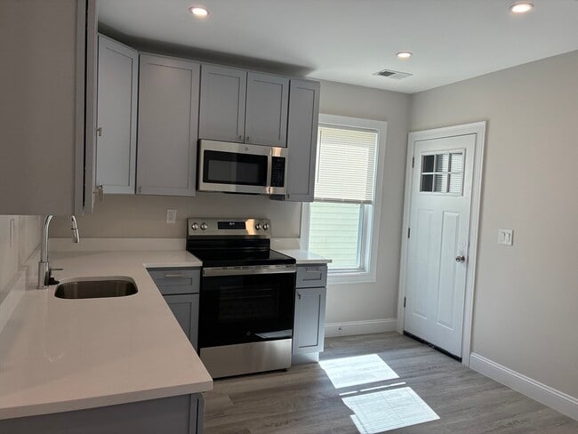 Building Photo - 3 Sudan St Unit 3