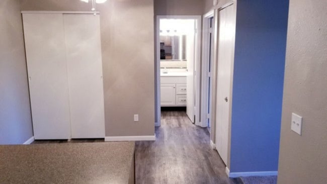 Photo - 2323 Shoreland Ave Unidad 2323-305