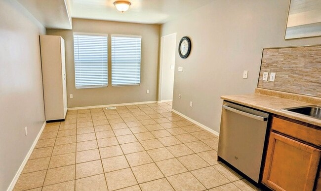 Photo - 118 1810 N