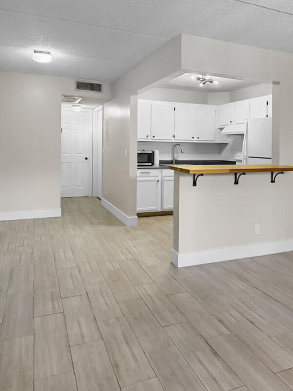 Photo - 2000 Springdale Blvd Unit 209