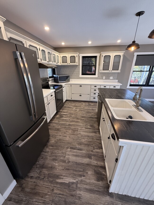 Photo - 2004 1st Ave S