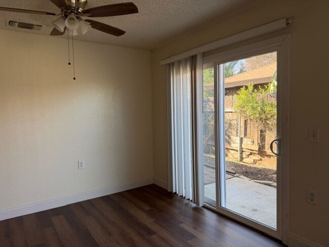 Photo - 77-79 West Clover St Unidad 79 W Clover St