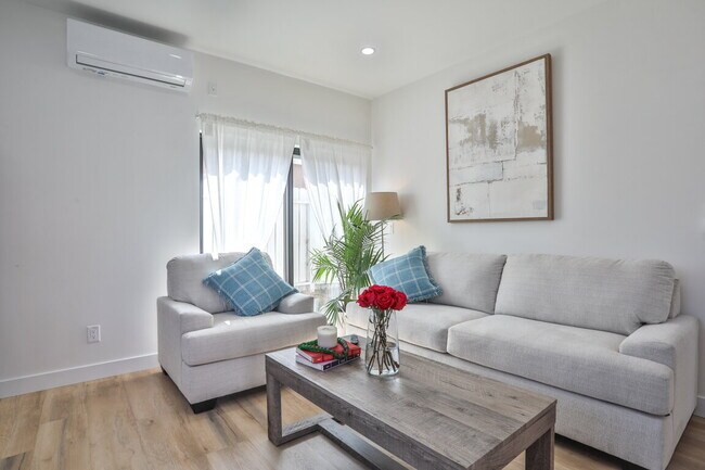 "Chic & Ready: Fully Furnished 2BR Home with Elegant Granite Touches in Long Beach"