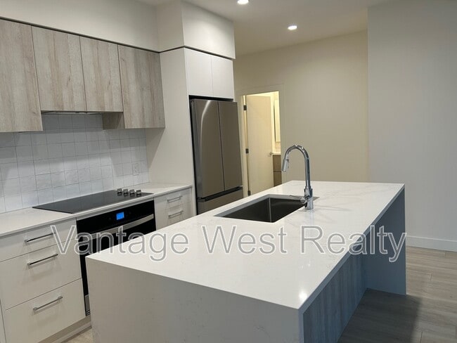 Building Photo - 3699-3699 Capozzi Rd