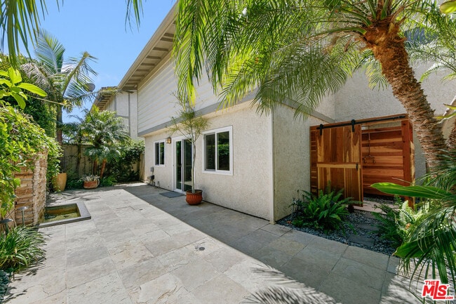 Building Photo - 6515 Dume Dr Unit B