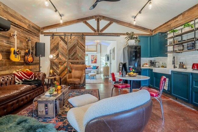 Photo - 5200 St Georges Green