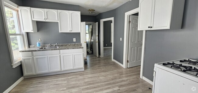 Building Photo - 79 Clifford St Unit 2 Rental