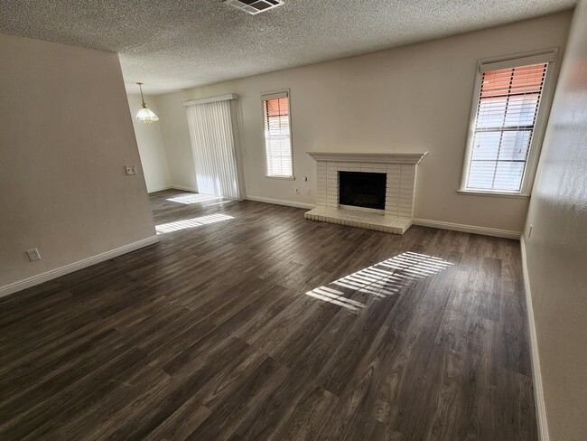 Building Photo - 6627 W Tropicana Ave Rental