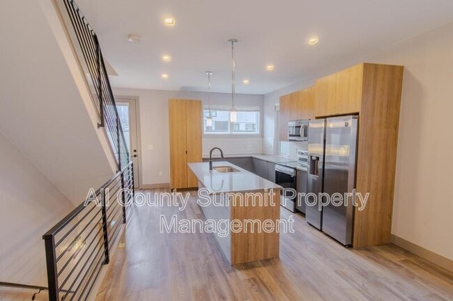Photo - 1571 King St