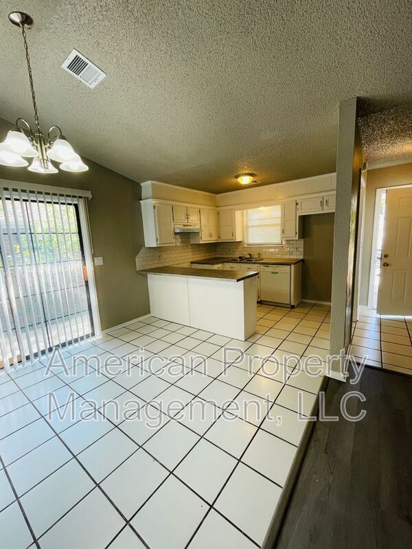 Photo - 1810-P1810 W 58th St