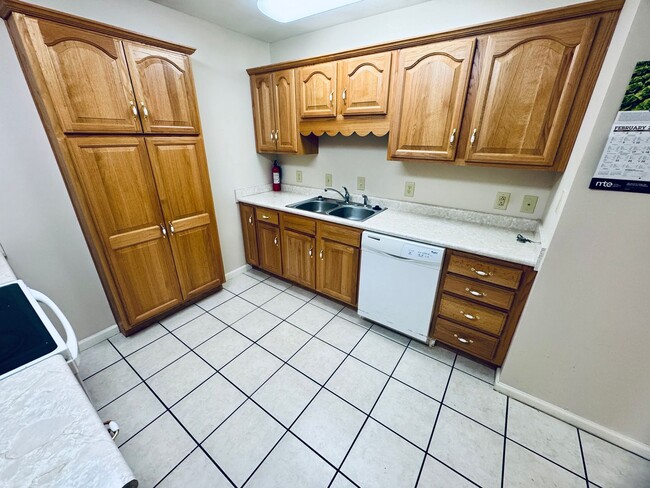 Photo - FOR LEASE- CONDO LOCATED IN A 55+ COMMUNITY!