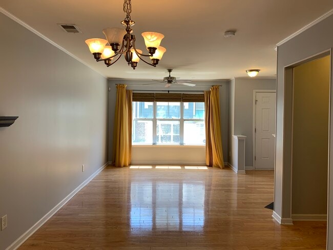 Photo - 3279 Weston Street