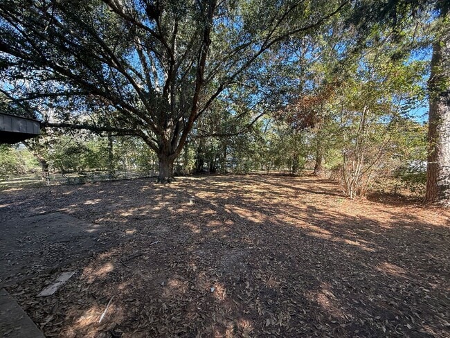 Photo - ** 3 Bed 2 Bath located off Woodley rd ** ...