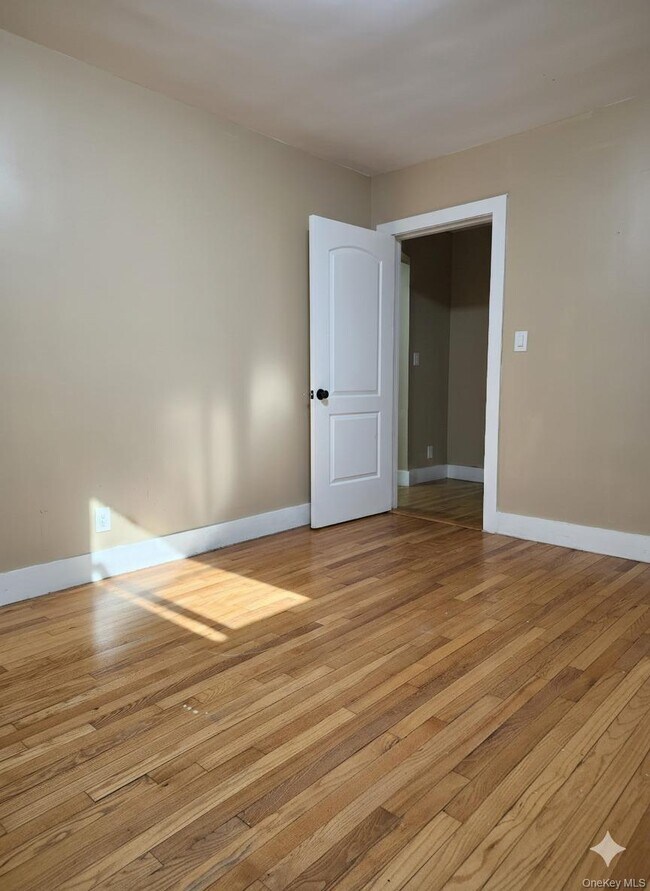 Photo - 202-02 109th Ave