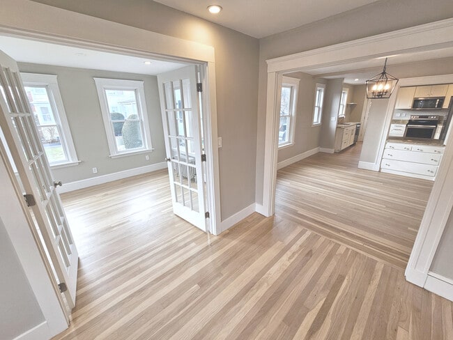 Building Photo - 70 Tufts St Unit 1